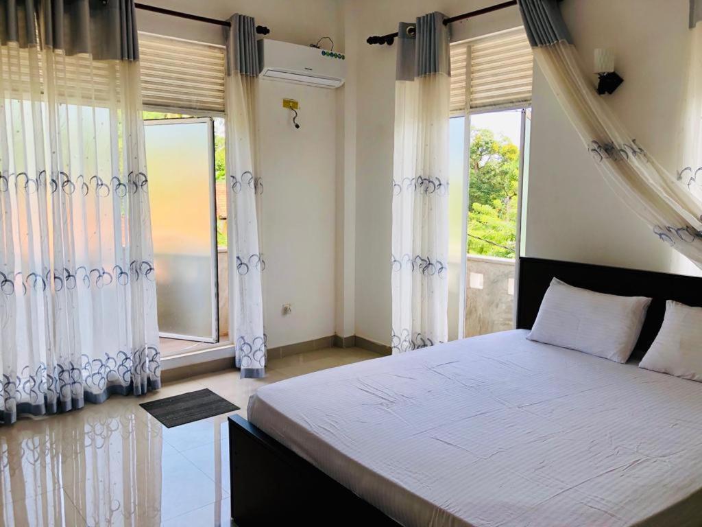 Senarathna Guest House Уелигама Екстериор снимка
